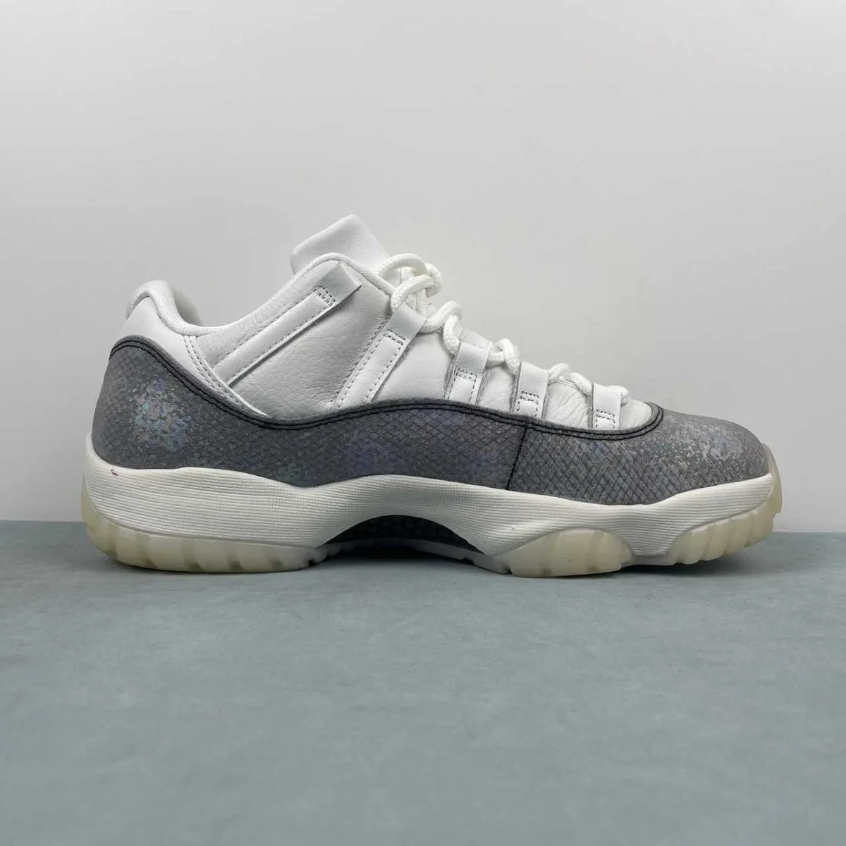 AIR JORDAN 11 RETRO x LNY