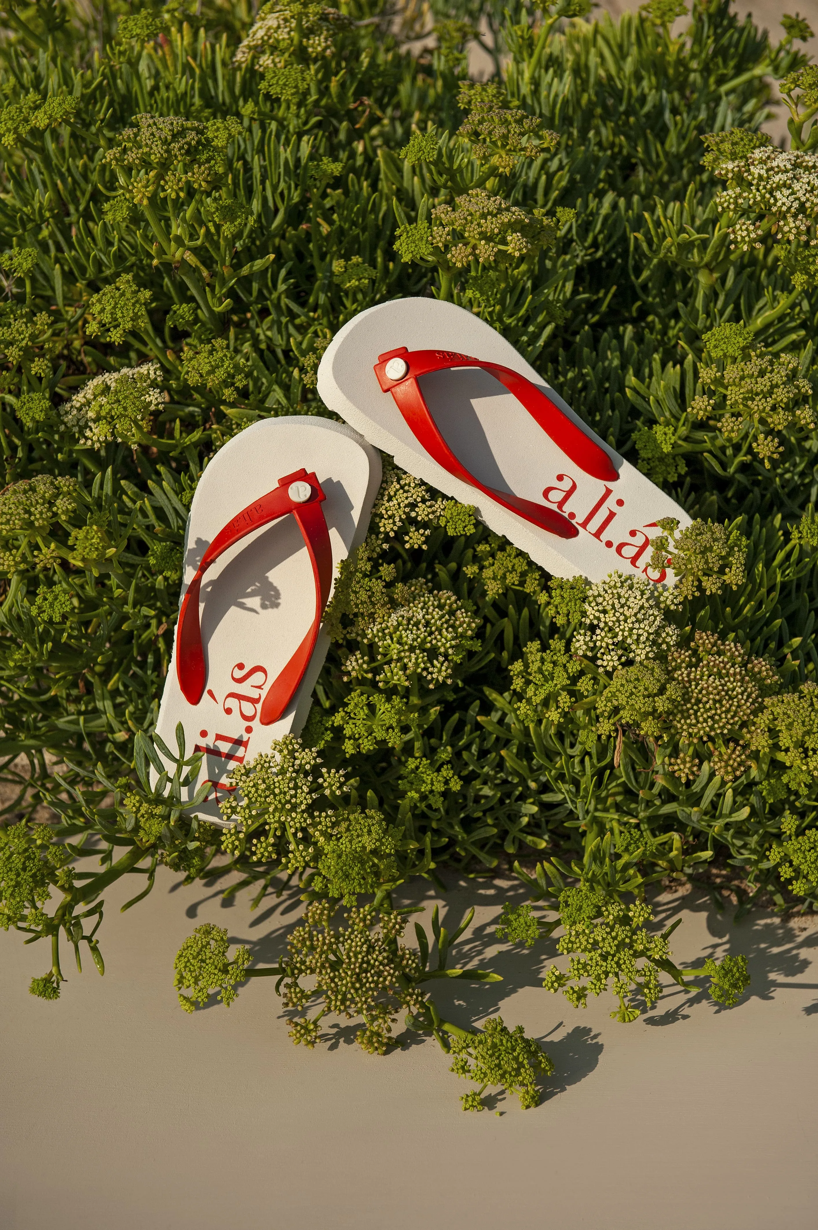 Flos Rubber Flip Flops | Off-White/Paprika Red