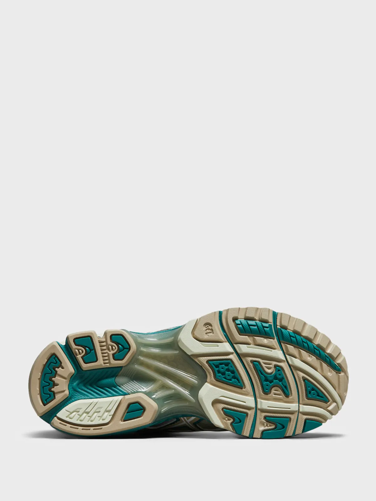 Gel-Nimbus 10.1 Sneakers in White and Rainy Lake