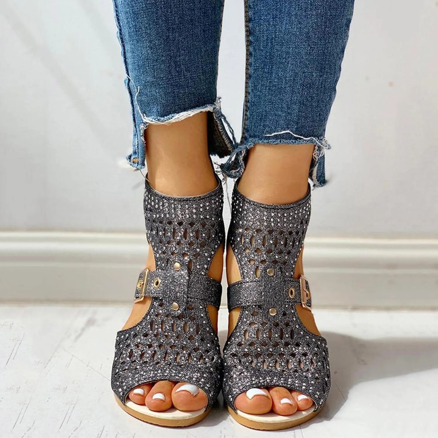Hbeylia Flat Sandals for Women,Rhinestones Hollow Out Peep Toe Cross Strap Sandals for Womens Glitter Zipper Roman Gladiator Sandals Shoes Summer Casual Daily Sandals