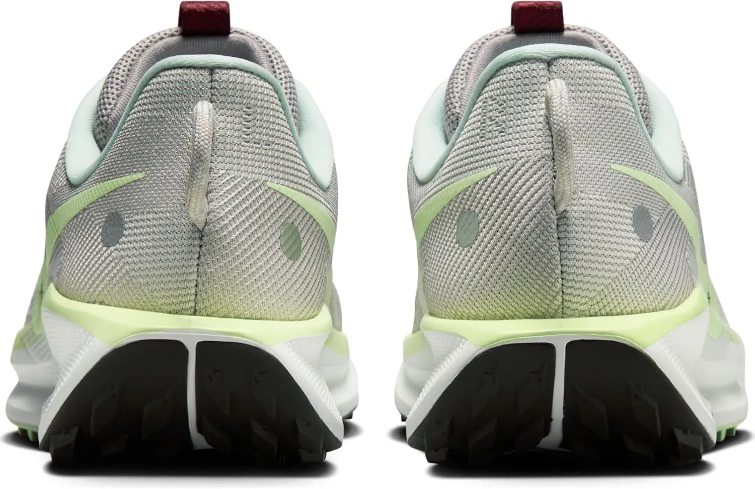 NIKE Men's Sneaker