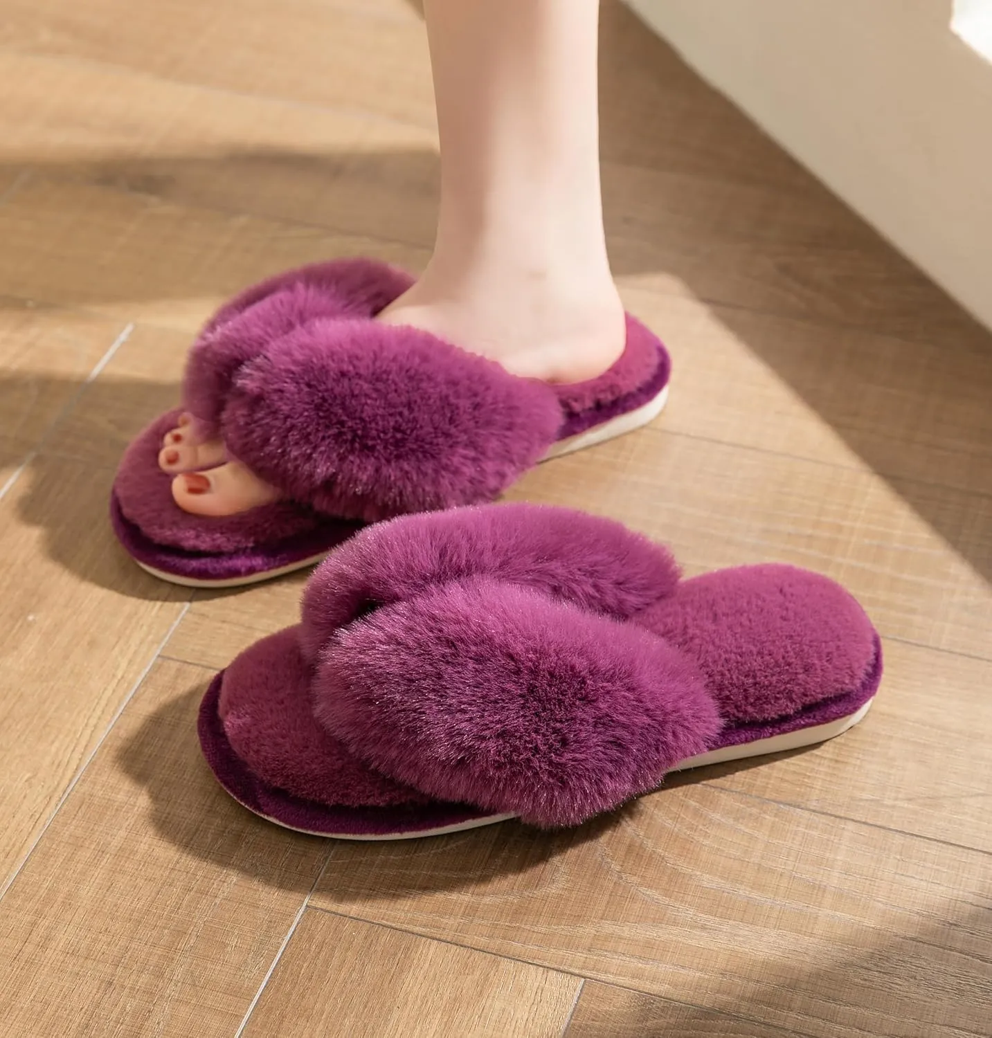 Onmygogo Plush Indoor Flip Flop Thong Slippers for Women Open Toe, Fuzzy Faux Fur Spa House Slippers