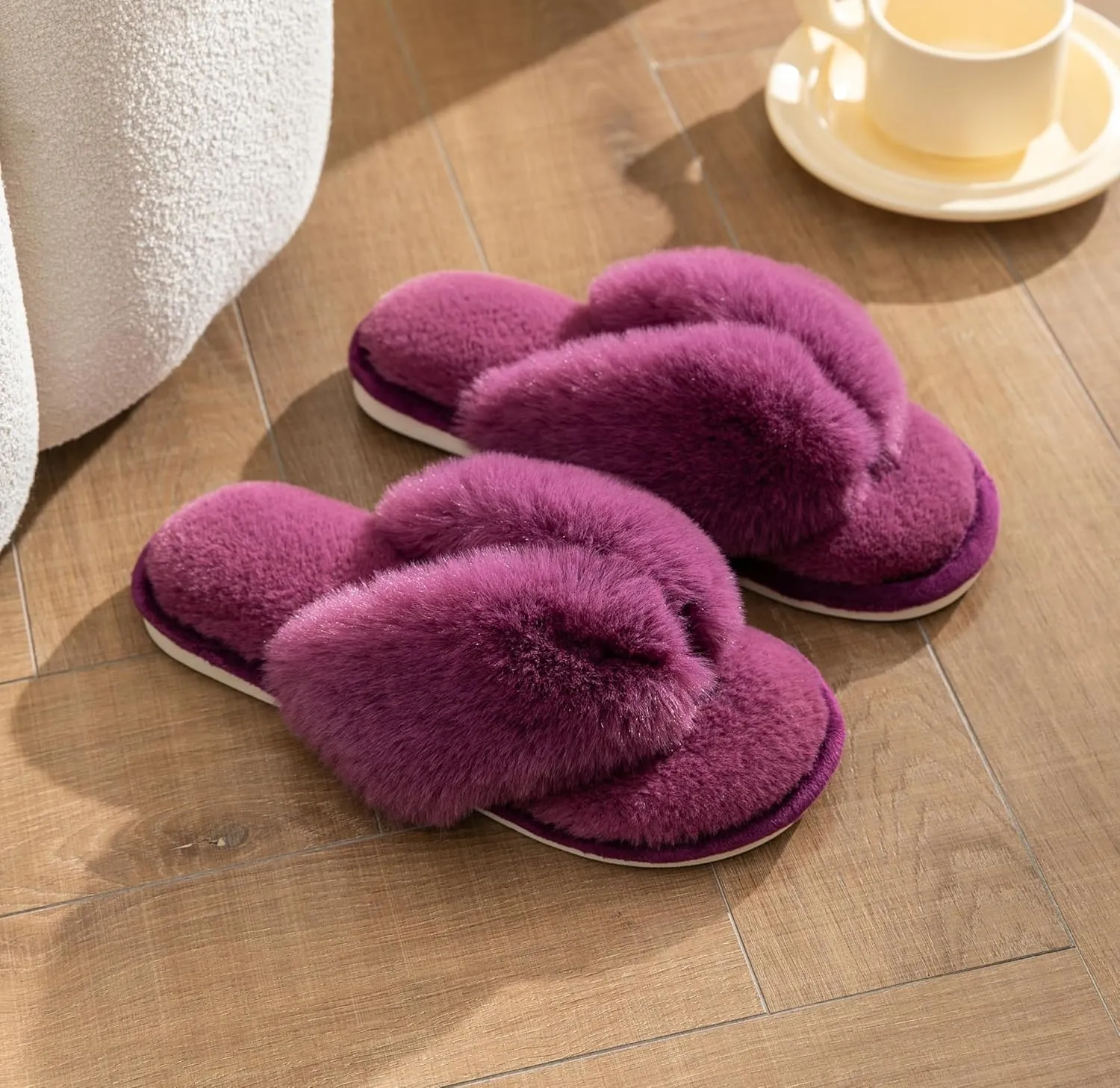 Onmygogo Plush Indoor Flip Flop Thong Slippers for Women Open Toe, Fuzzy Faux Fur Spa House Slippers