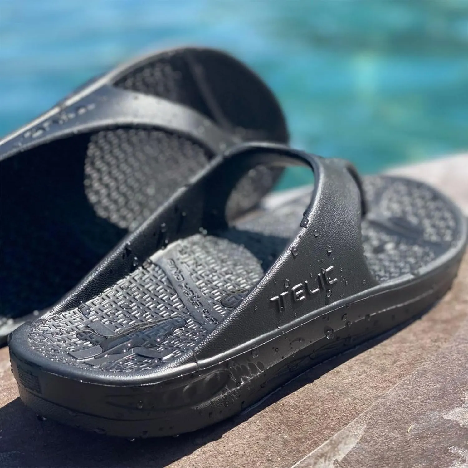 TELIC Unisex Energy Made in USA Pillow-Soft, Supportive, Lightweight, Waterproof Arch Support Flip Flops for Beach & Pool