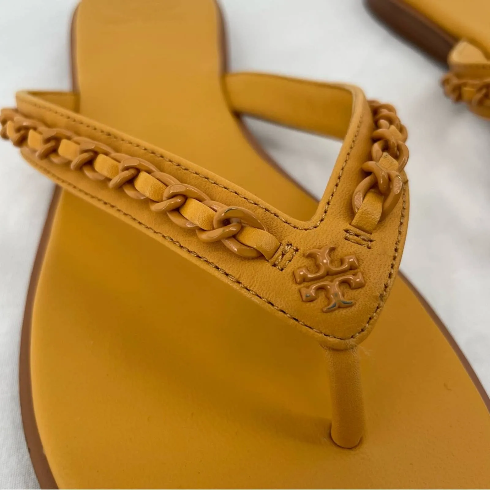 Tory Burch Everly Chain Thong Sandals Nappa Leather Light Turmeric Gold Orange Size 7
