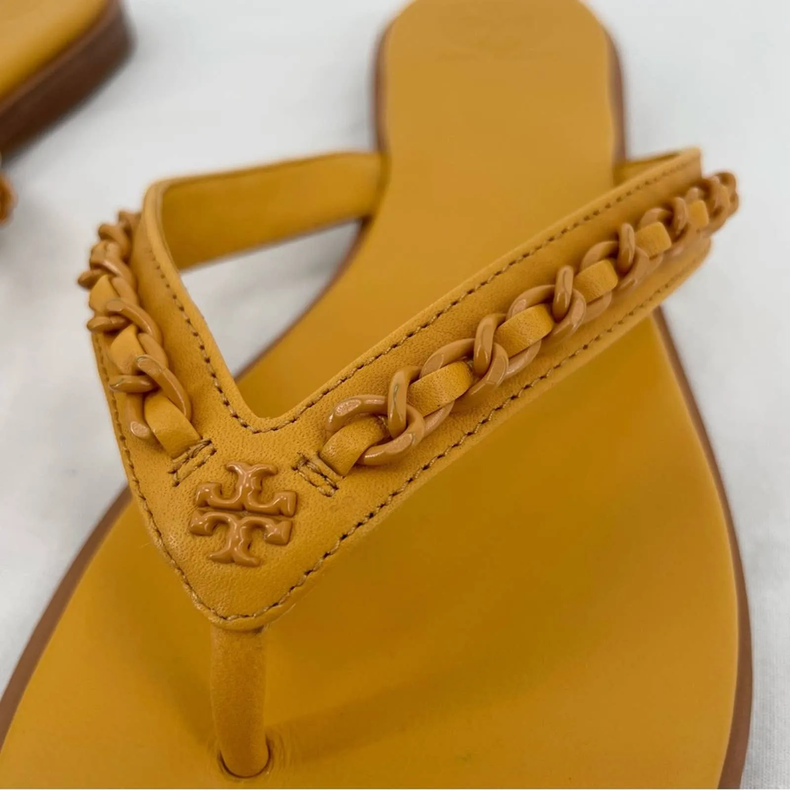 Tory Burch Everly Chain Thong Sandals Nappa Leather Light Turmeric Gold Orange Size 7