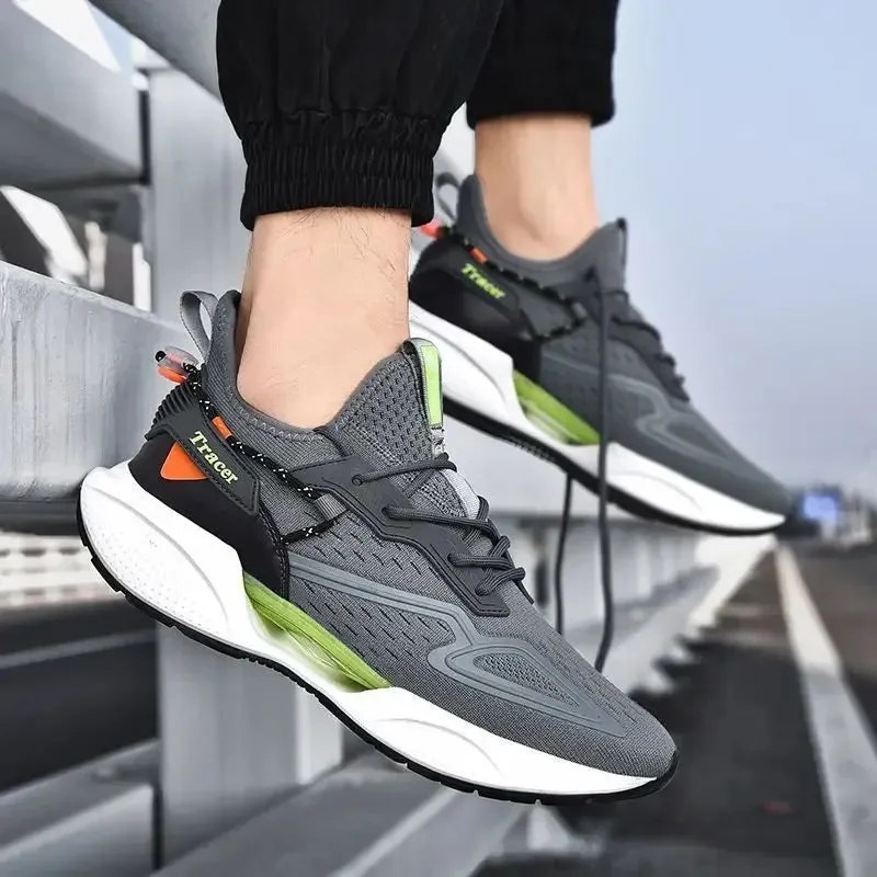 Tracer Sneakers