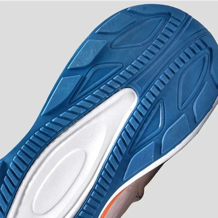 Tracer Sneakers