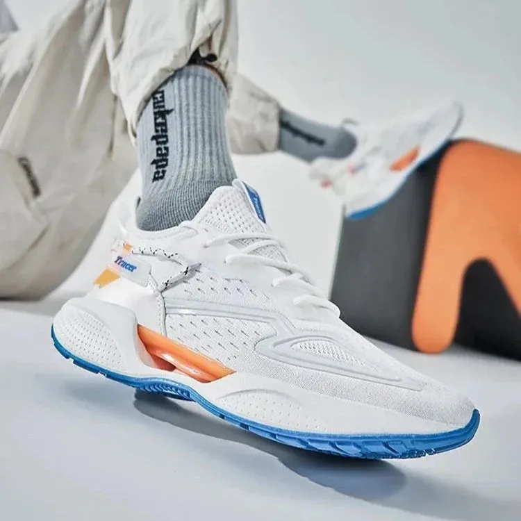 Tracer Sneakers