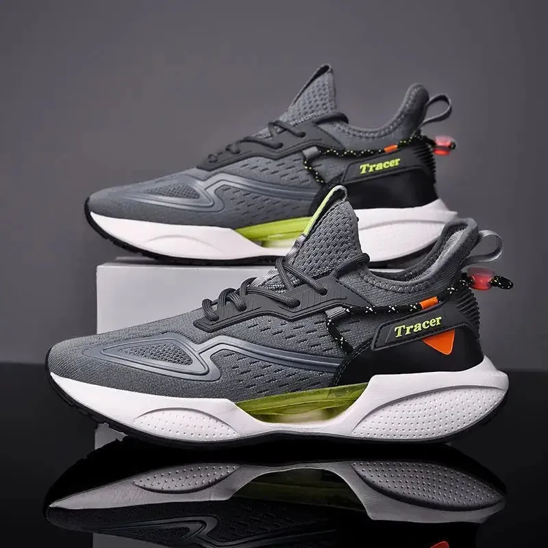 Tracer Sneakers