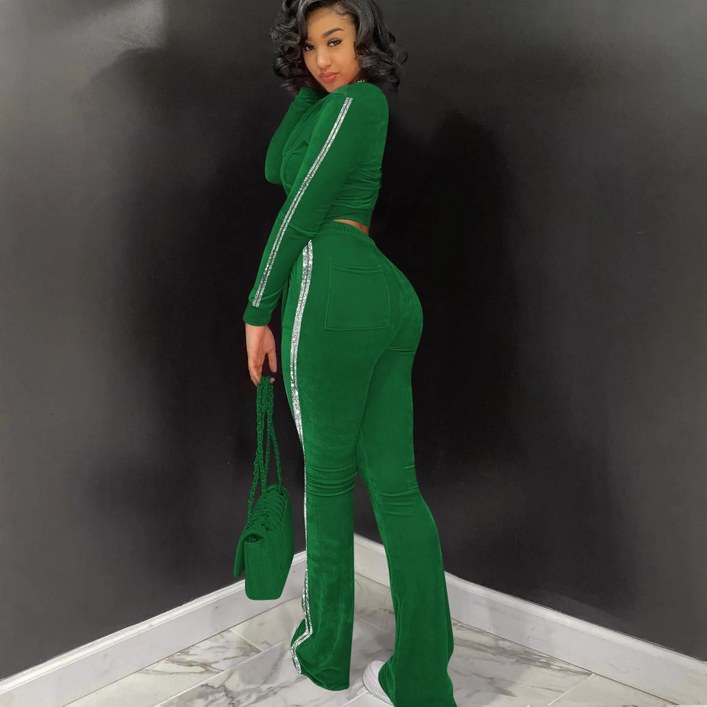 yidengymx Womens 2 Piece Velour Tracksuit Two Piece Outfits for Women Long Sleeve Zip Up Crop Tops Sweatpants Sets Pockets